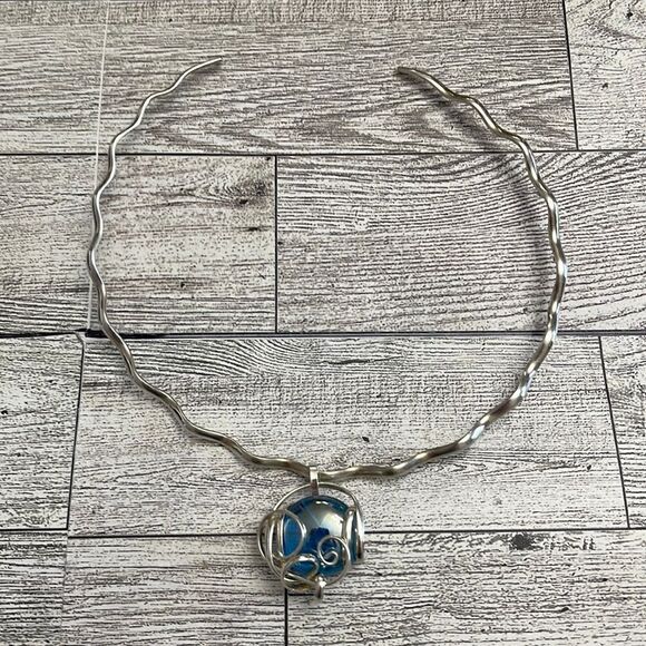 Artisan Crafted Twisted Silver Choker and Pendant Set - Picture 1 of 4